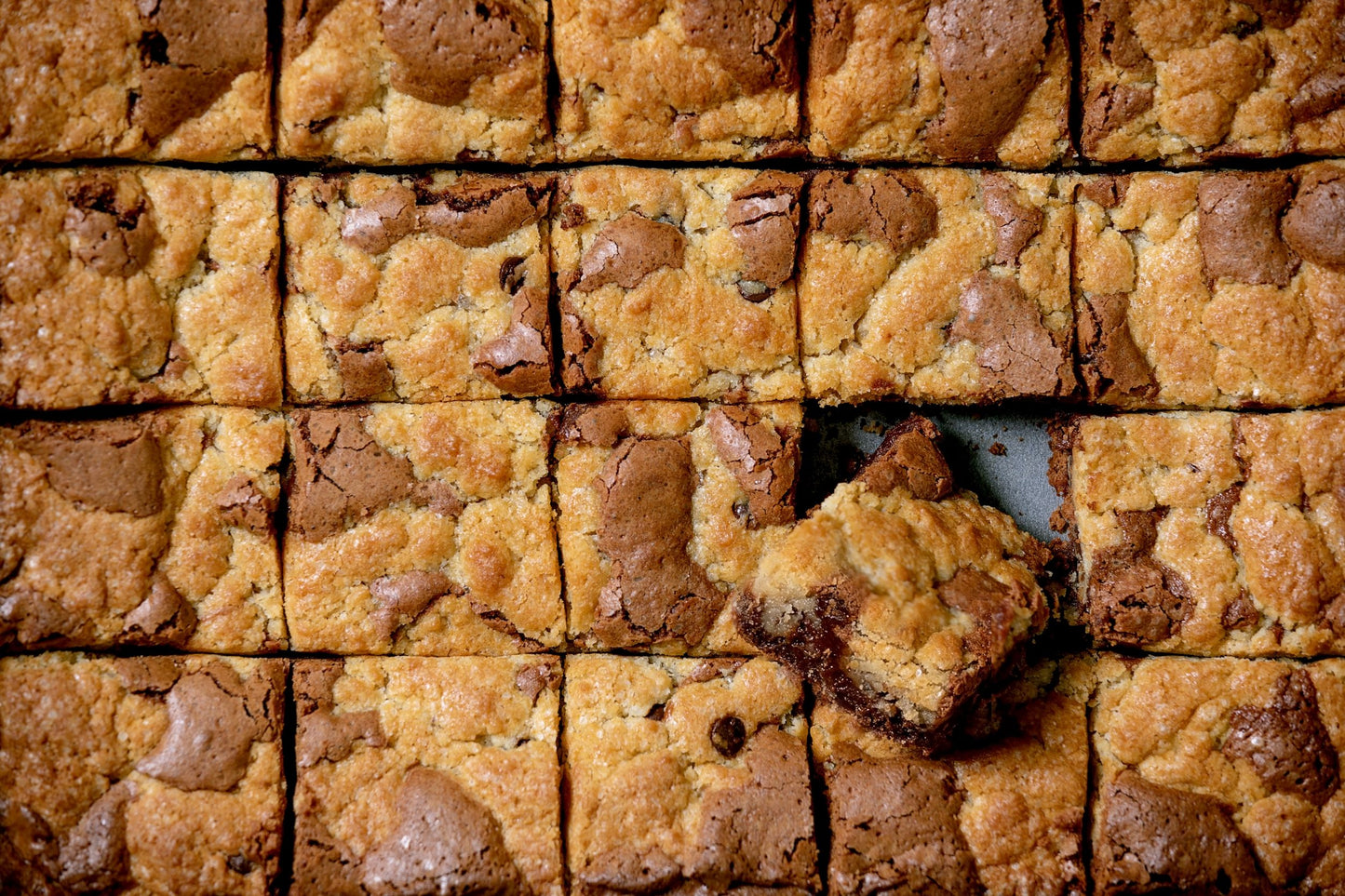 Swirl Brownie / Blondies (Chocolate & Peanut Butter Chip)